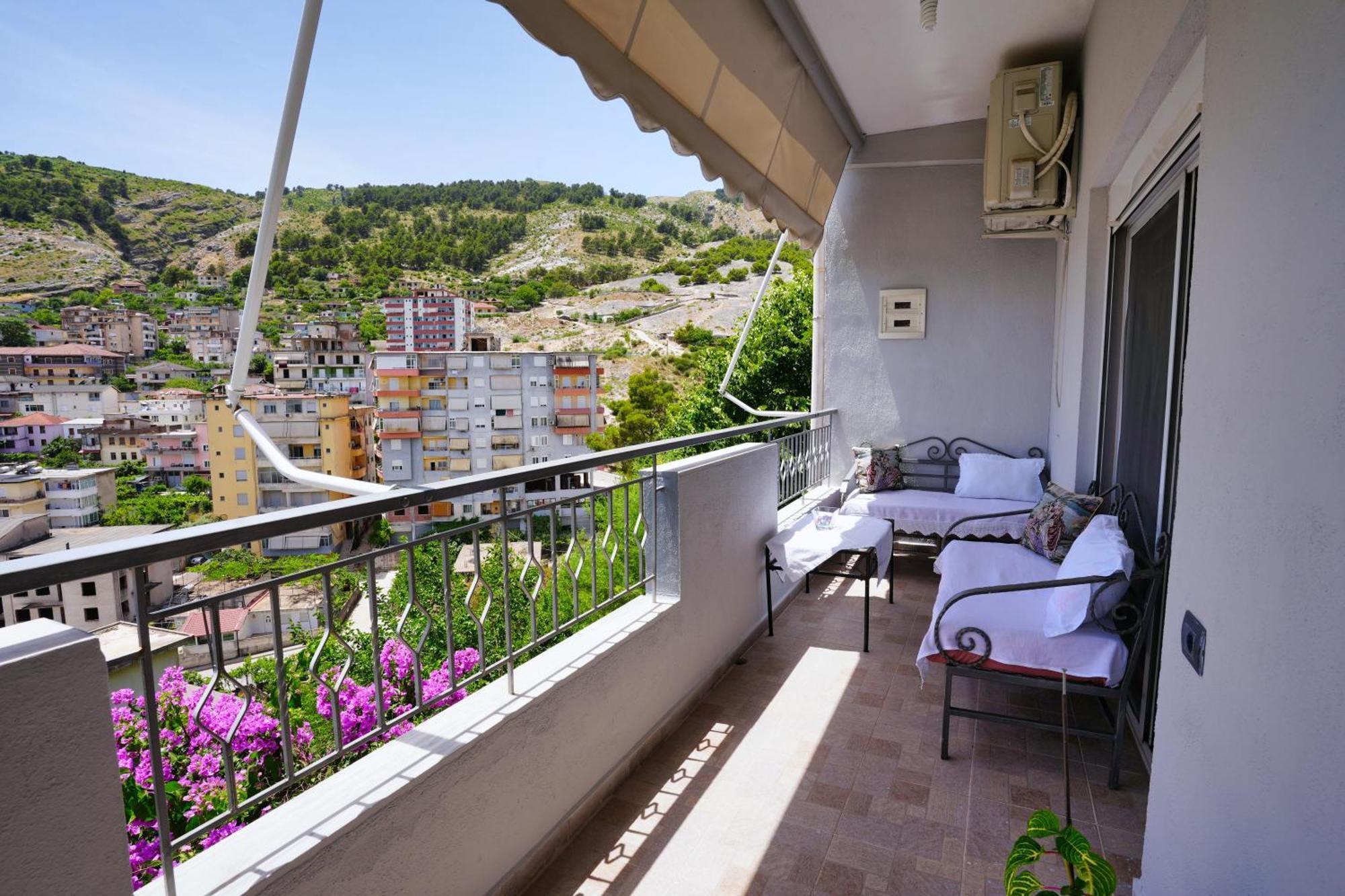 Vila Banushi Gjirokastër Exterior foto