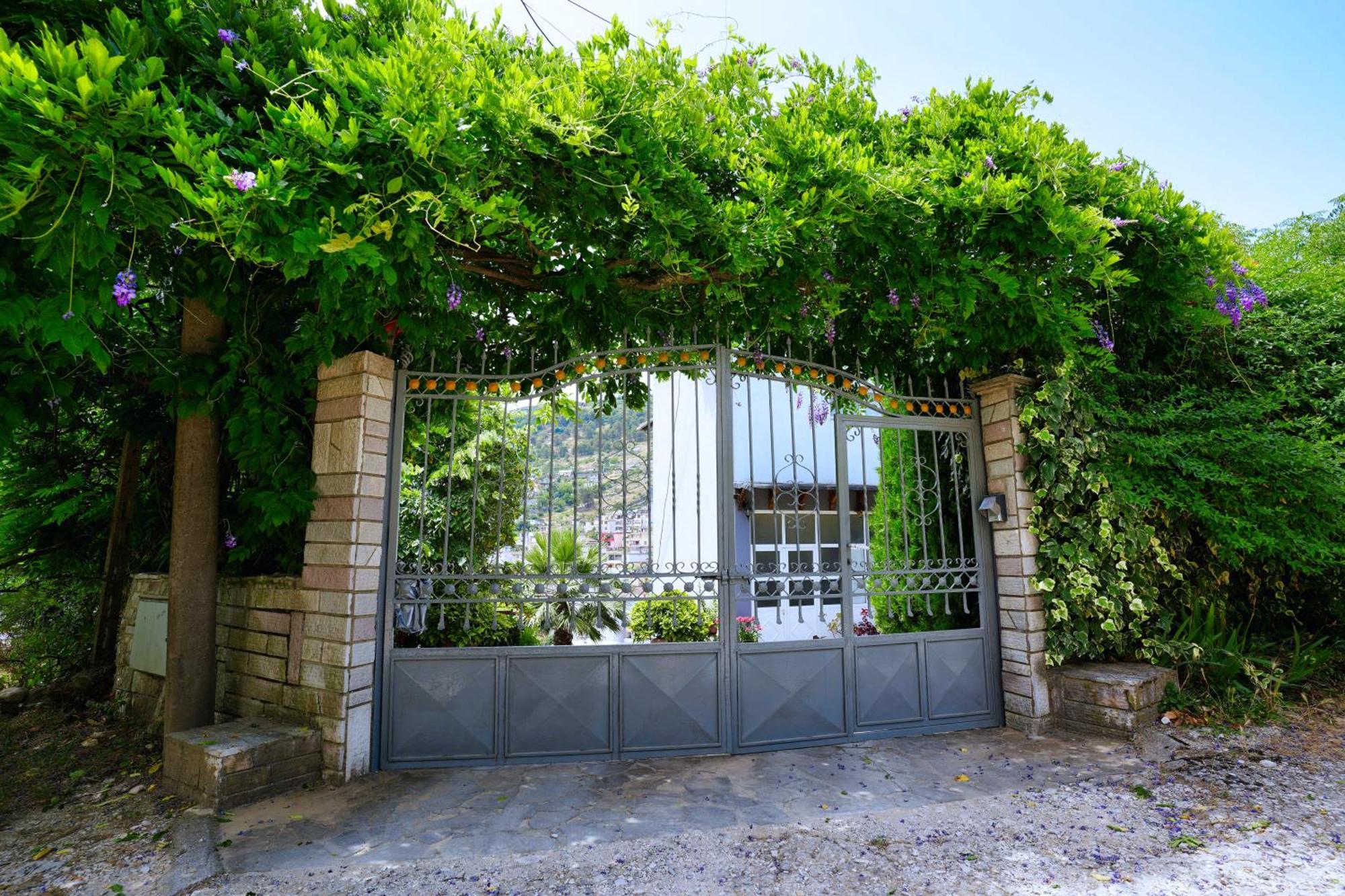 Vila Banushi Gjirokastër Exterior foto